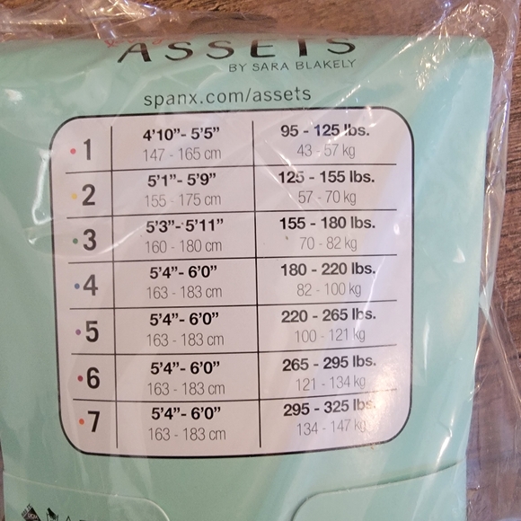 Assets by Spanx Shaping Tights Textured Wish Bone Black Size 5 (220-265 lbs) NEW - Picture 5 of 8